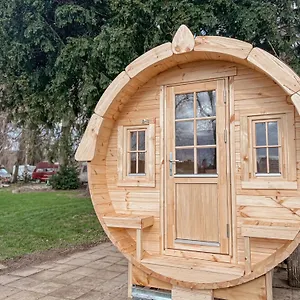Campsite Wiesenhaus Wohnen Im Schlaffass